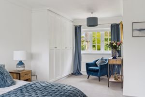 Main bedroom dressing area - click for photo gallery